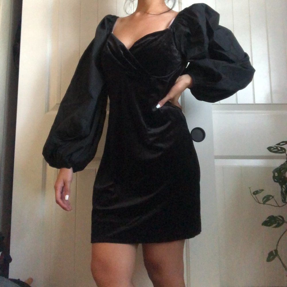Misguided Black velvet puff sleeve dress with tags